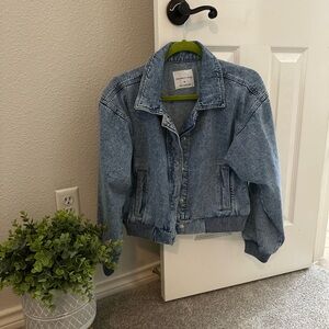 Size medium women’s lightweight denim jacket NWOT
